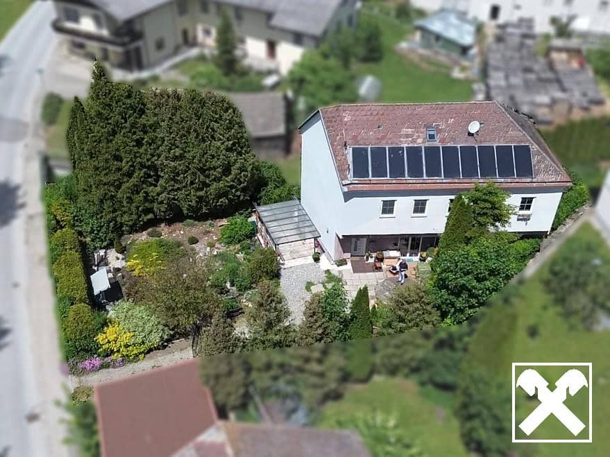 Modernisiertes Mehrfamilienhaus mit Garten und Carport in ruhiger Lage