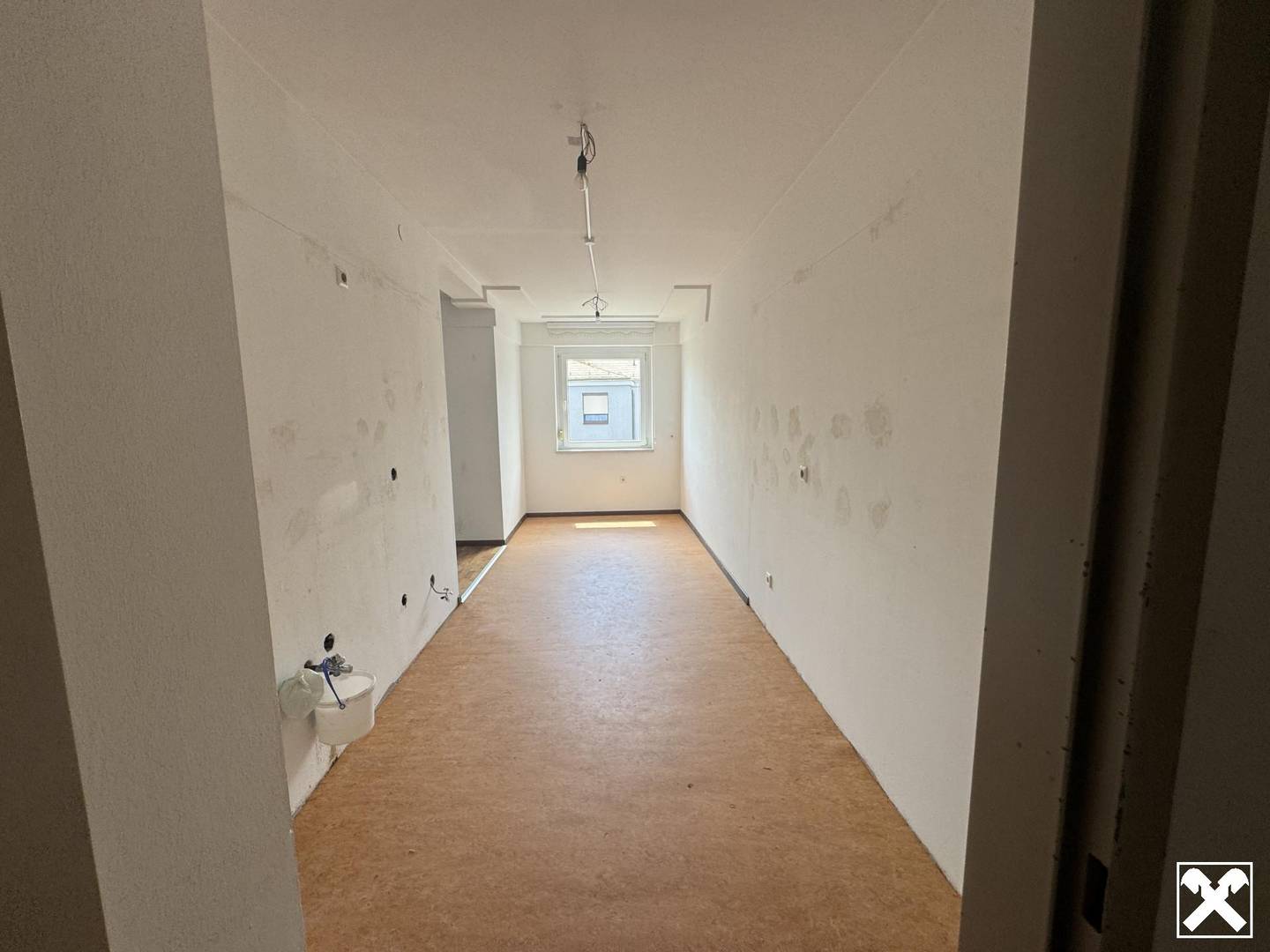 Helle 3 Zimmer Wohnung mit Loggia und Kellerabteil