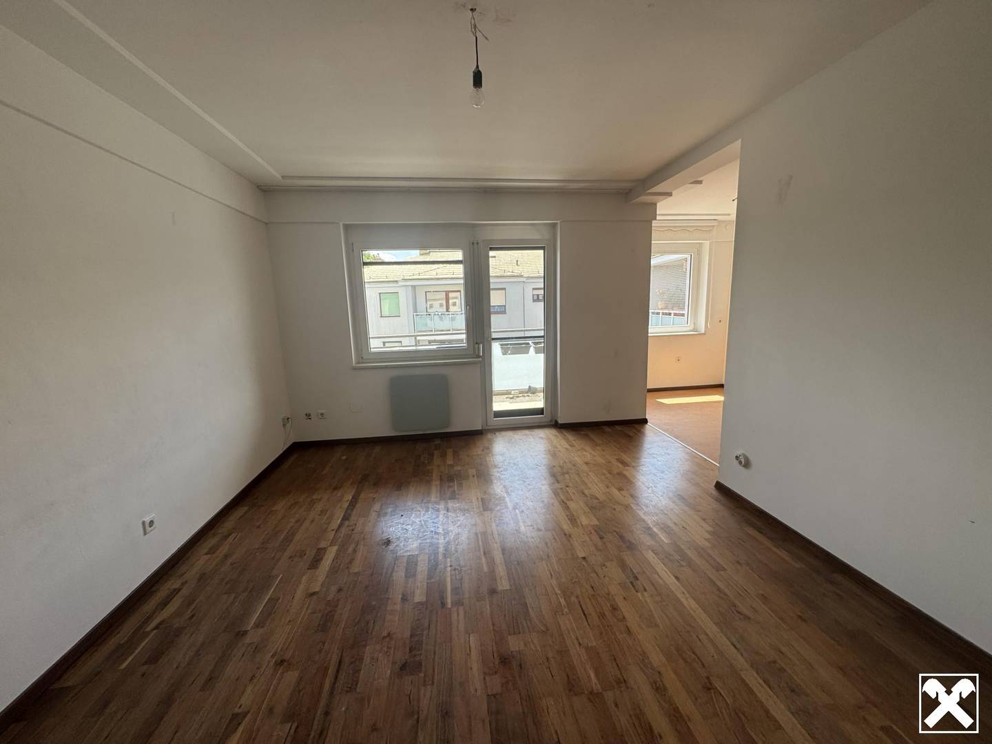 Helle 3 Zimmer Wohnung mit Loggia und Kellerabteil