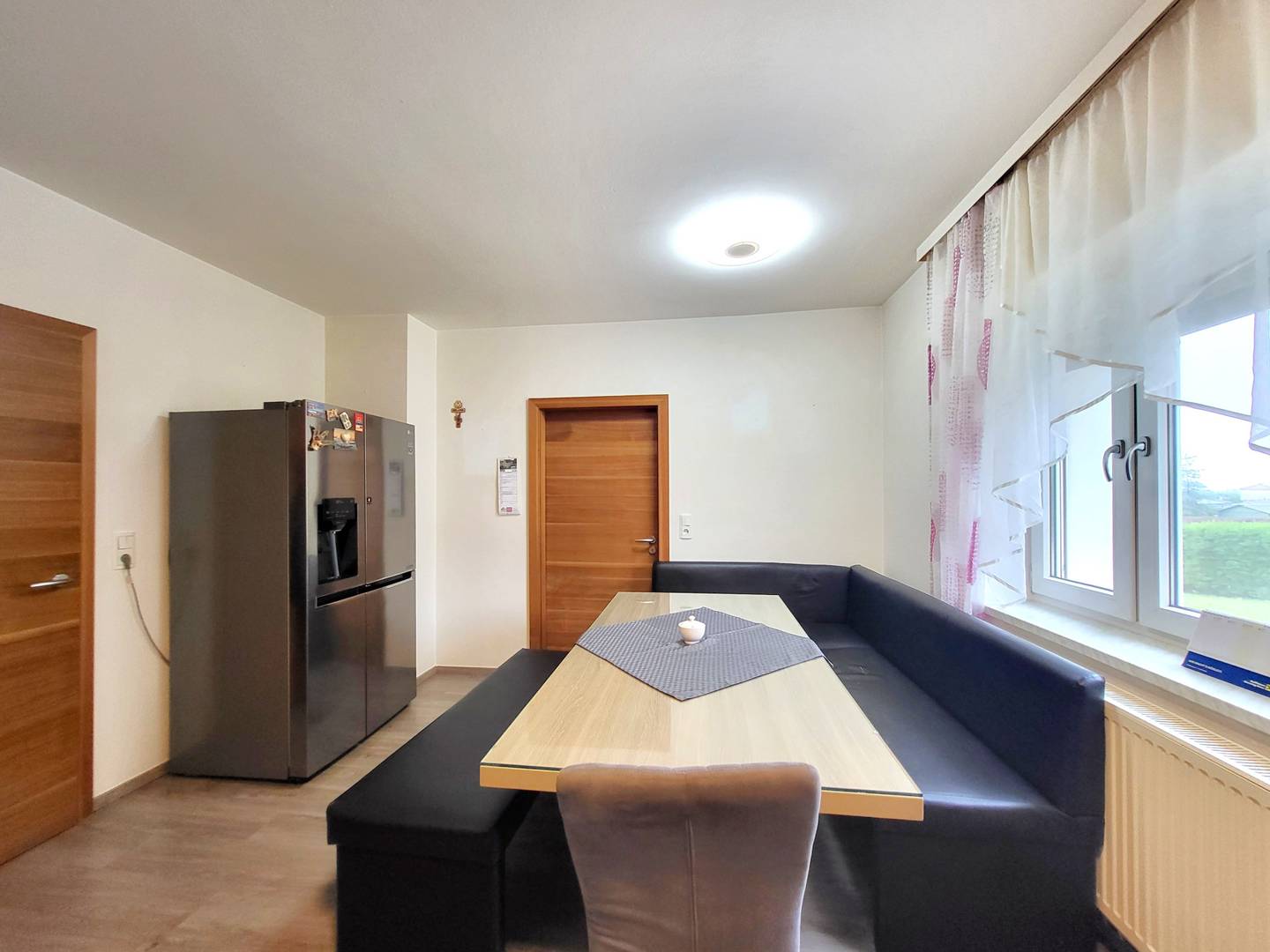 Einfamilienhaus mit Pool und großem Garten