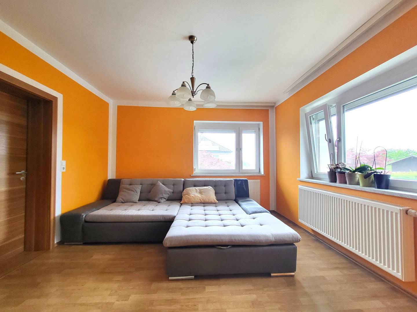 Einfamilienhaus mit Pool und großem Garten