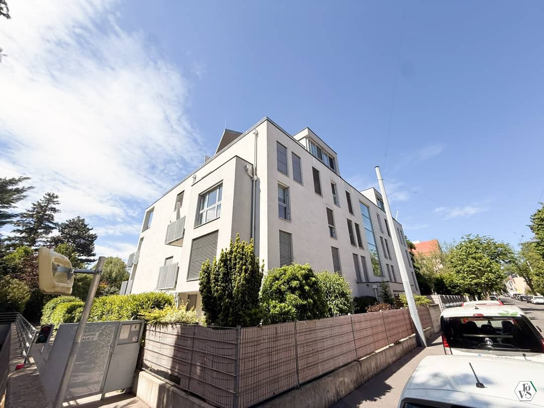 Neuwertige Erdgeschosswohnung mit Garten und Garage am Maurer Hauptplatz