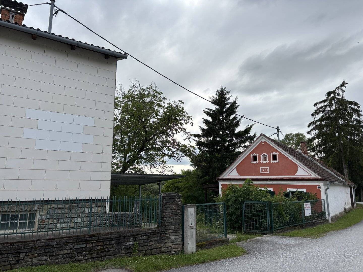 Einfamilienhaus mit Ferienhaus und großem Garten