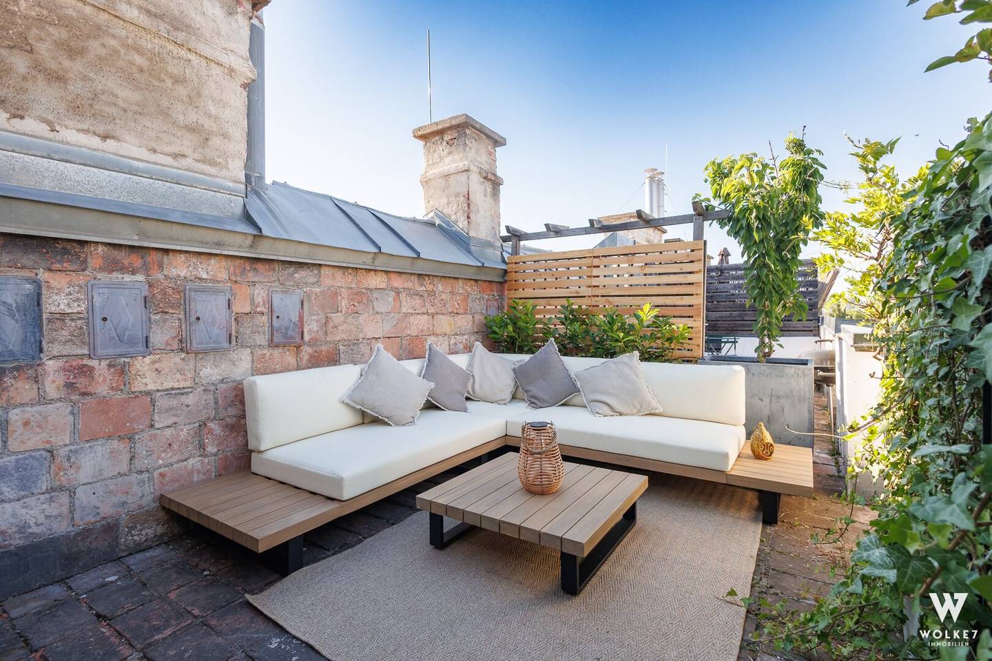 High-quality renovated maisonette apartment in prime location of 1120: Roof terrace with wide view | Air conditioning | 2.5 rooms