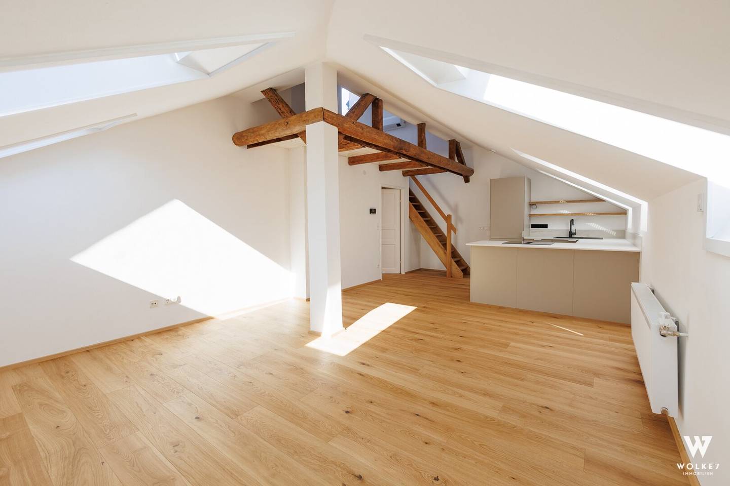 High-quality renovated maisonette apartment in prime location of 1120: Roof terrace with wide view | Air conditioning | 2.5 rooms