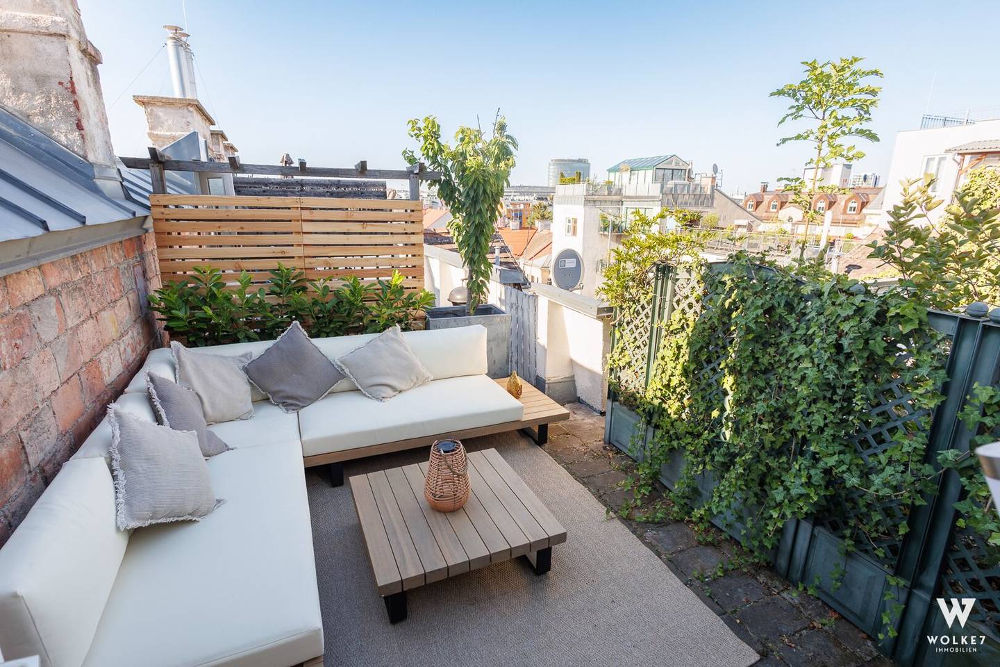 High-quality renovated maisonette apartment in prime location of 1120: Roof terrace with wide view | Air conditioning | 2.5 rooms