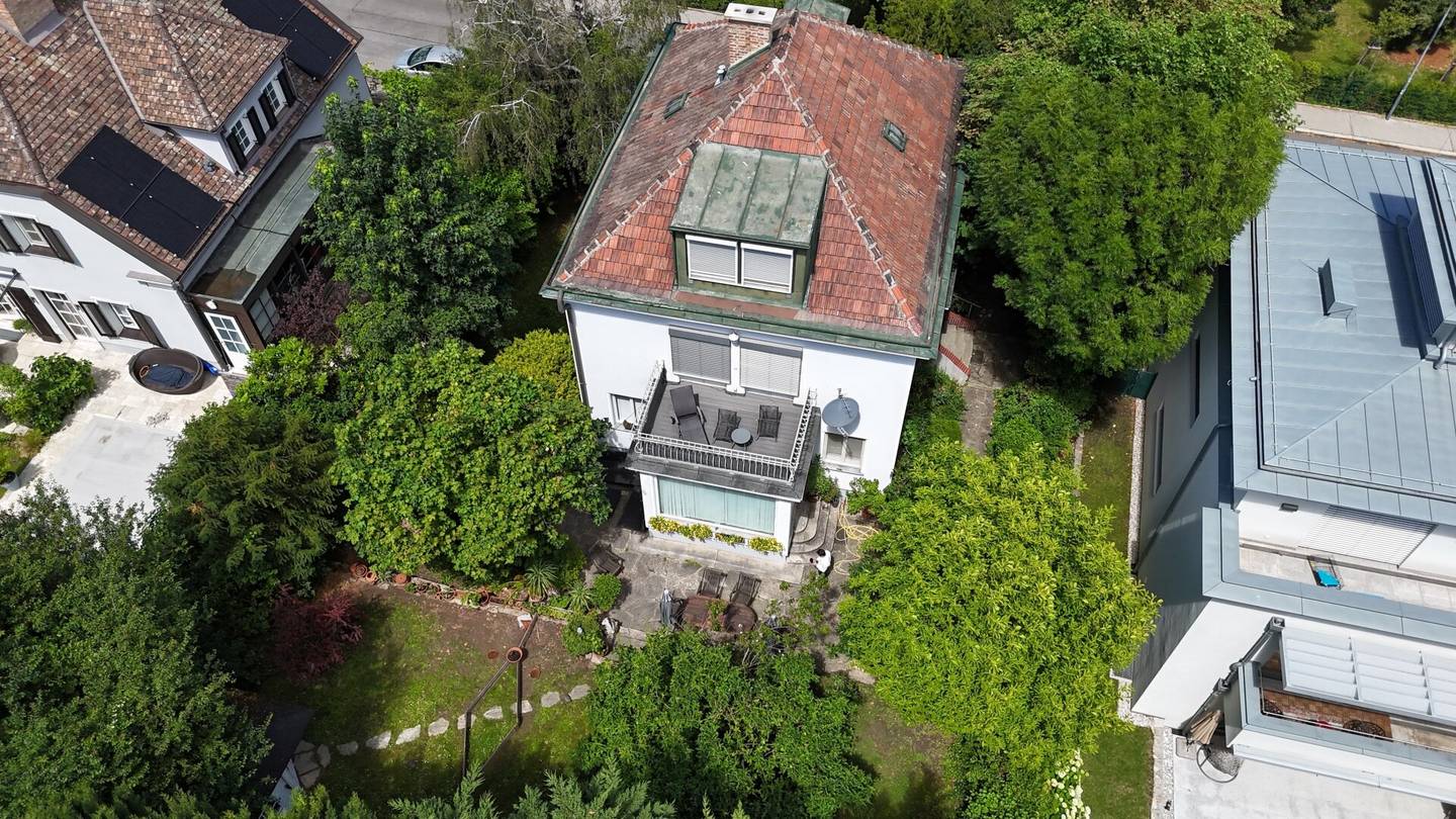 Family House with Development Potential in Grinzing