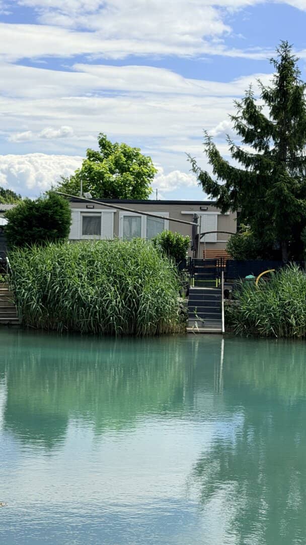 Neuwertiges Minihaus mit Terrasse und Garten am Badeteich
