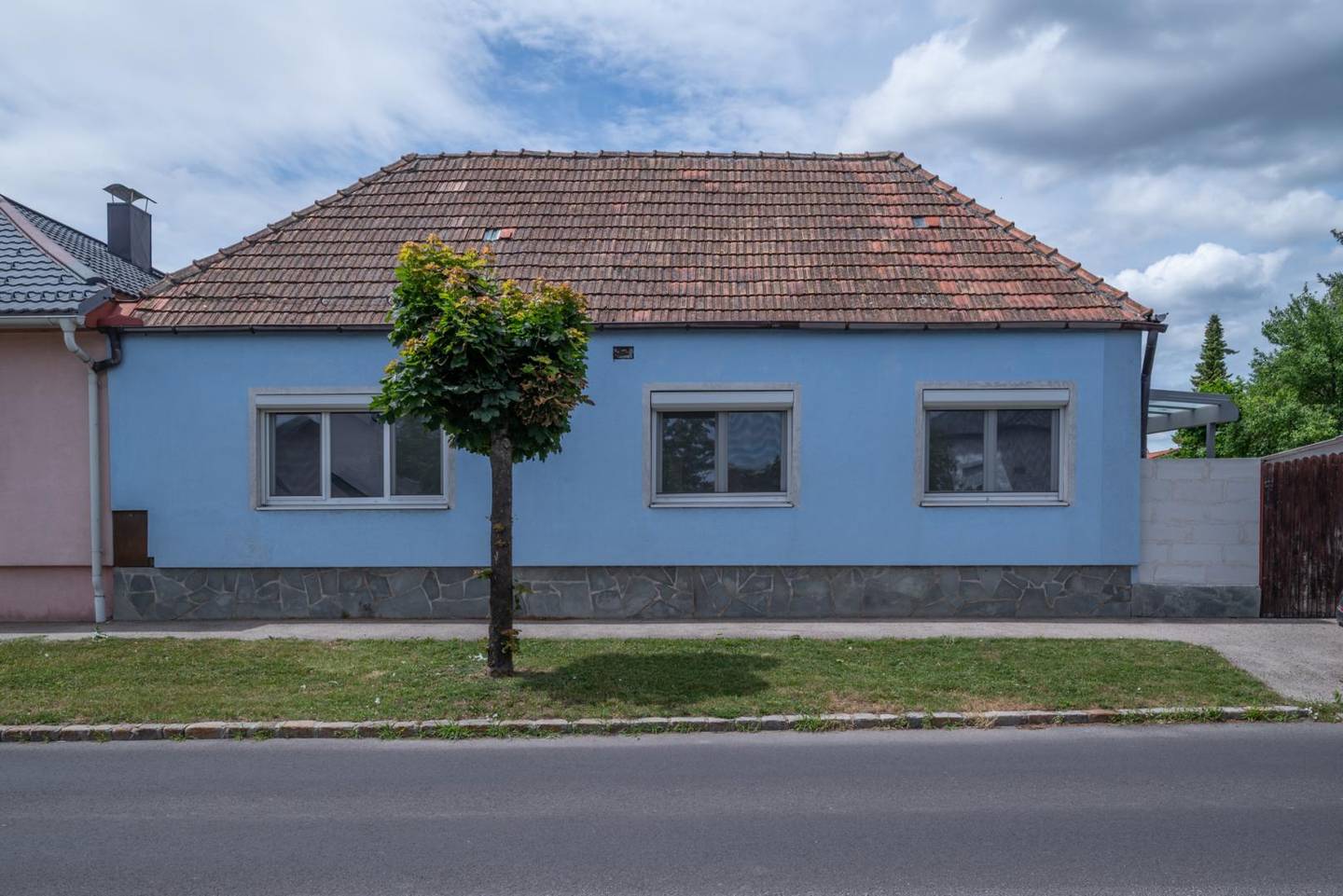 Charmantes Einfamilienhaus mit großem Grundstück und reaktivierbarem Wintergarten