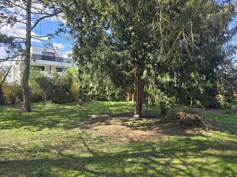 Grundstück in ruhiger Lage nahe Wien mit Badeparadies