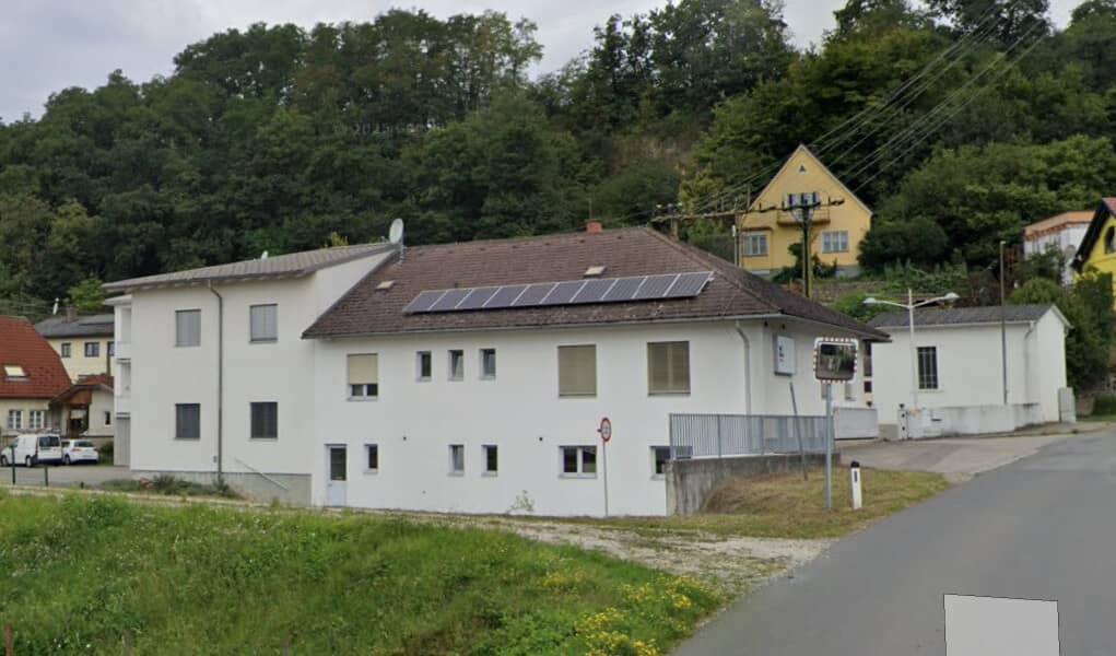 Entwicklungsgrundstück mit Wohnhaus und Halle