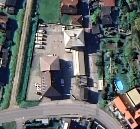 Entwicklungsgrundstück mit Wohnhaus und Halle