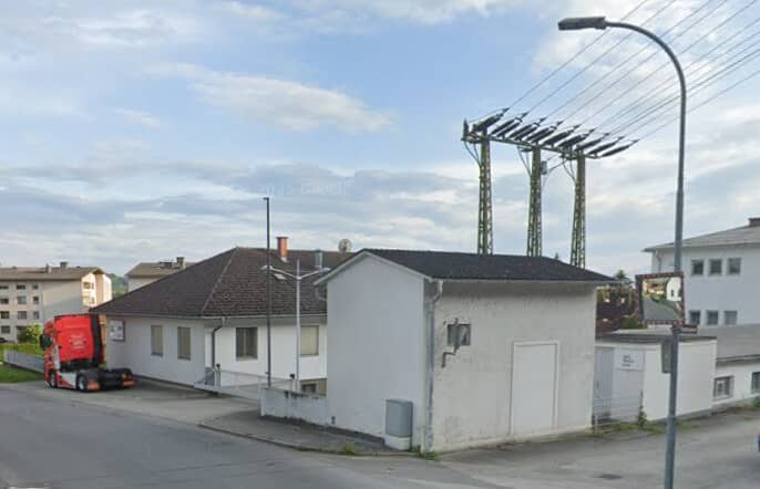 Entwicklungsgrundstück mit Wohnhaus und Halle