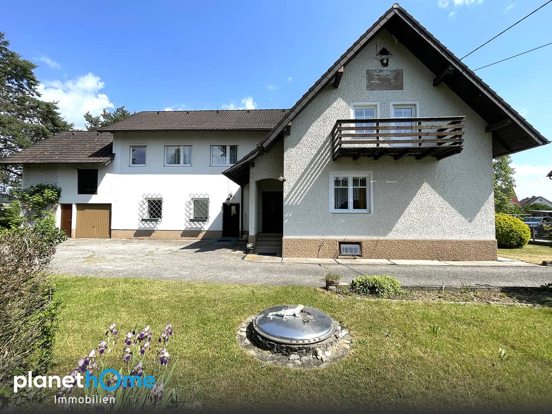 Saniertes Einfamilienhaus mit großem Garten und Garage