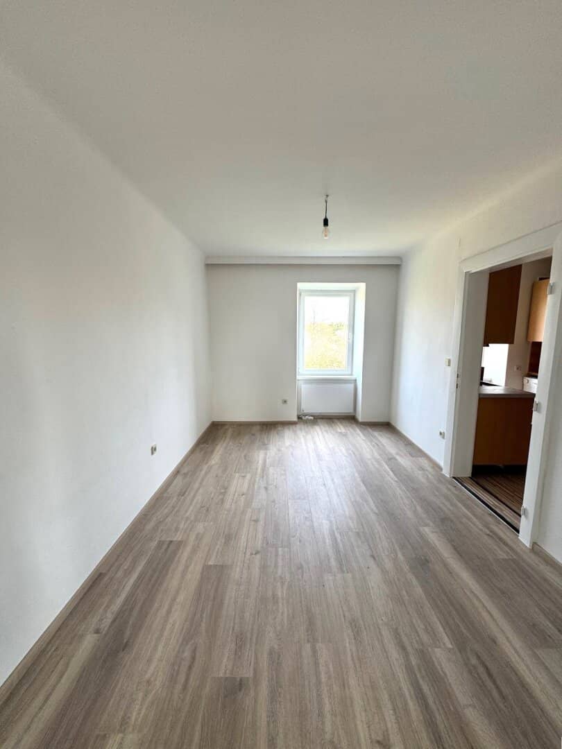 Well-maintained 4-room apartment with private garden and self-sufficient utilities