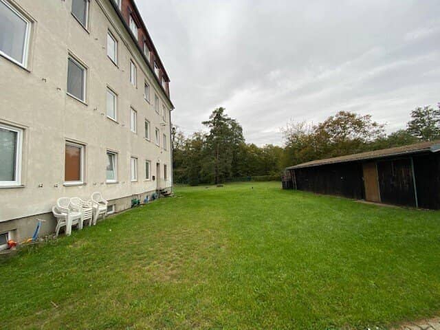 Well-maintained 4-room apartment with private garden and self-sufficient utilities