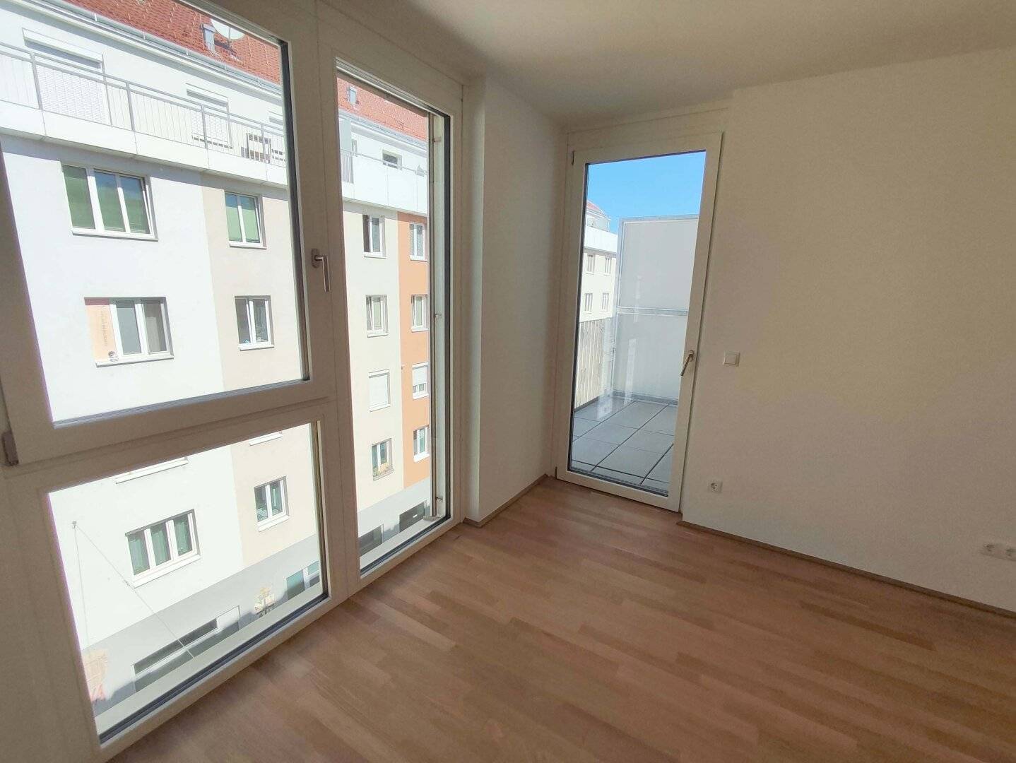Bright New Build Apartment with Balcony and West Exposure