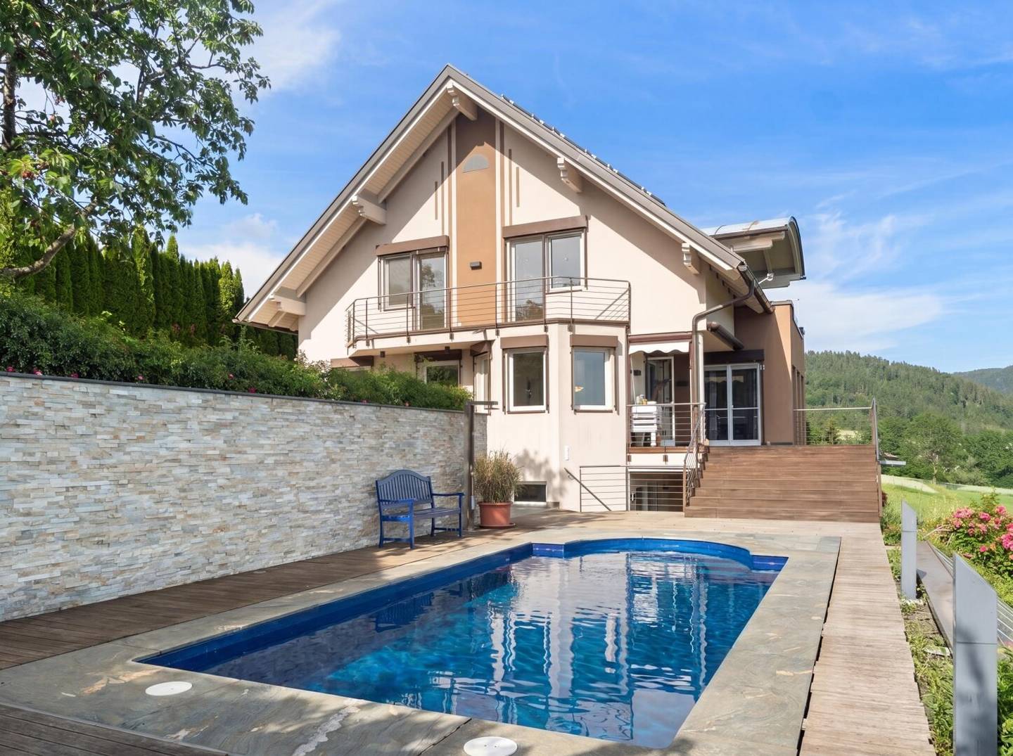 Einfamilienhaus mit Panoramablick Pool und Wellnessbereich am Magdalensberg