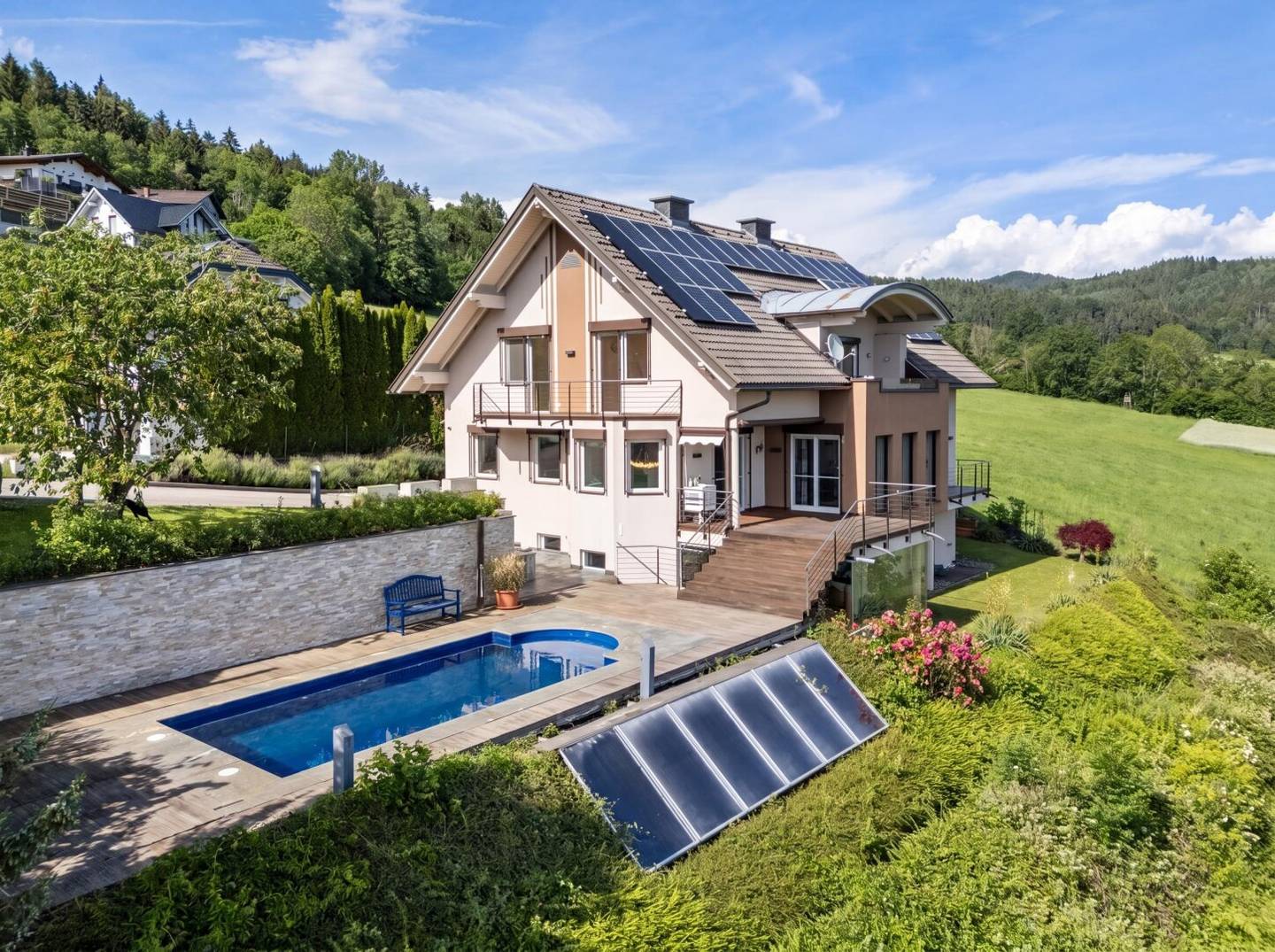 Einfamilienhaus mit Panoramablick Pool und Wellnessbereich am Magdalensberg