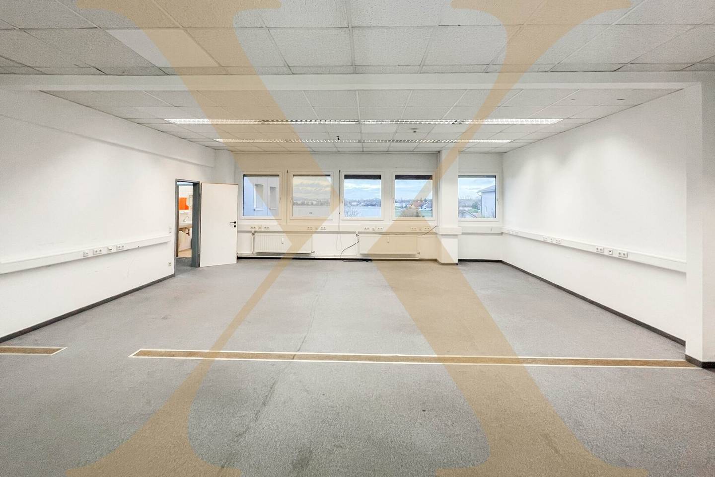 Perfect office space with storage in Traun for rent, divisible upon request
