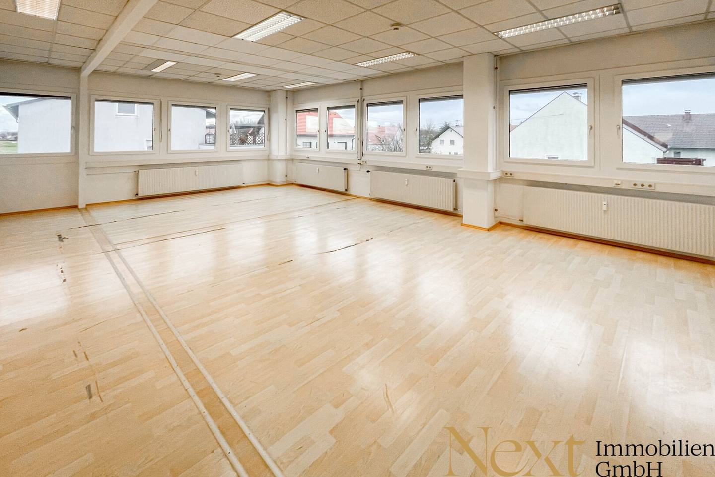 Perfect office space with storage in Traun for rent, divisible upon request