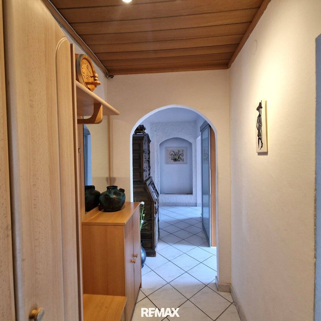 Bright 3.5 Room Apartment with Loggia and Underground Parking in Innsbruck