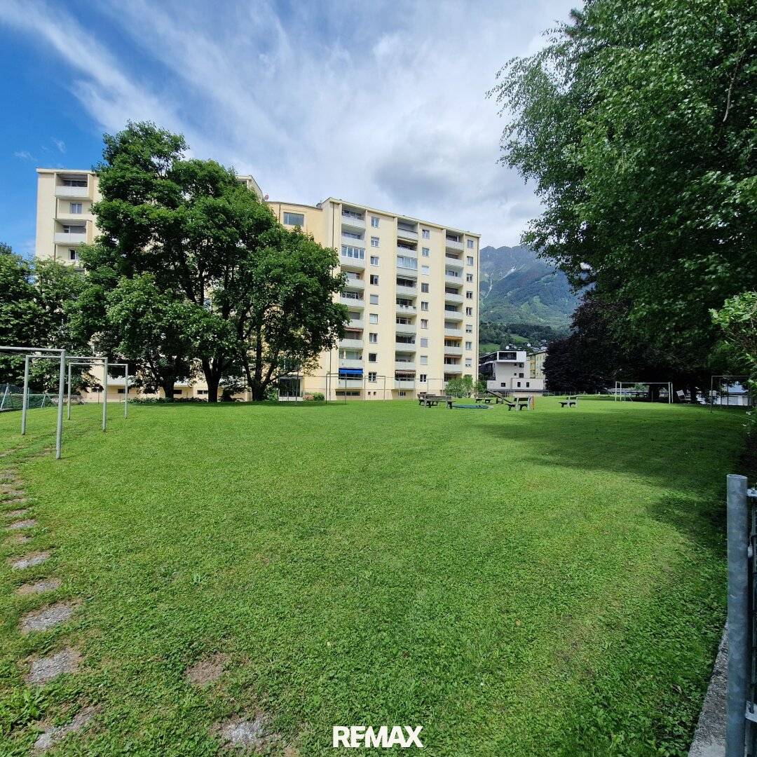 Bright 3.5 Room Apartment with Loggia and Underground Parking in Innsbruck