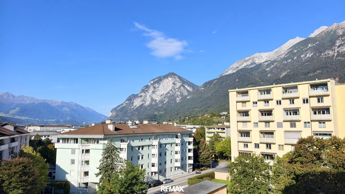 Helle 3,5 Zimmer Wohnung mit Loggia und Tiefgarage in Innsbruck