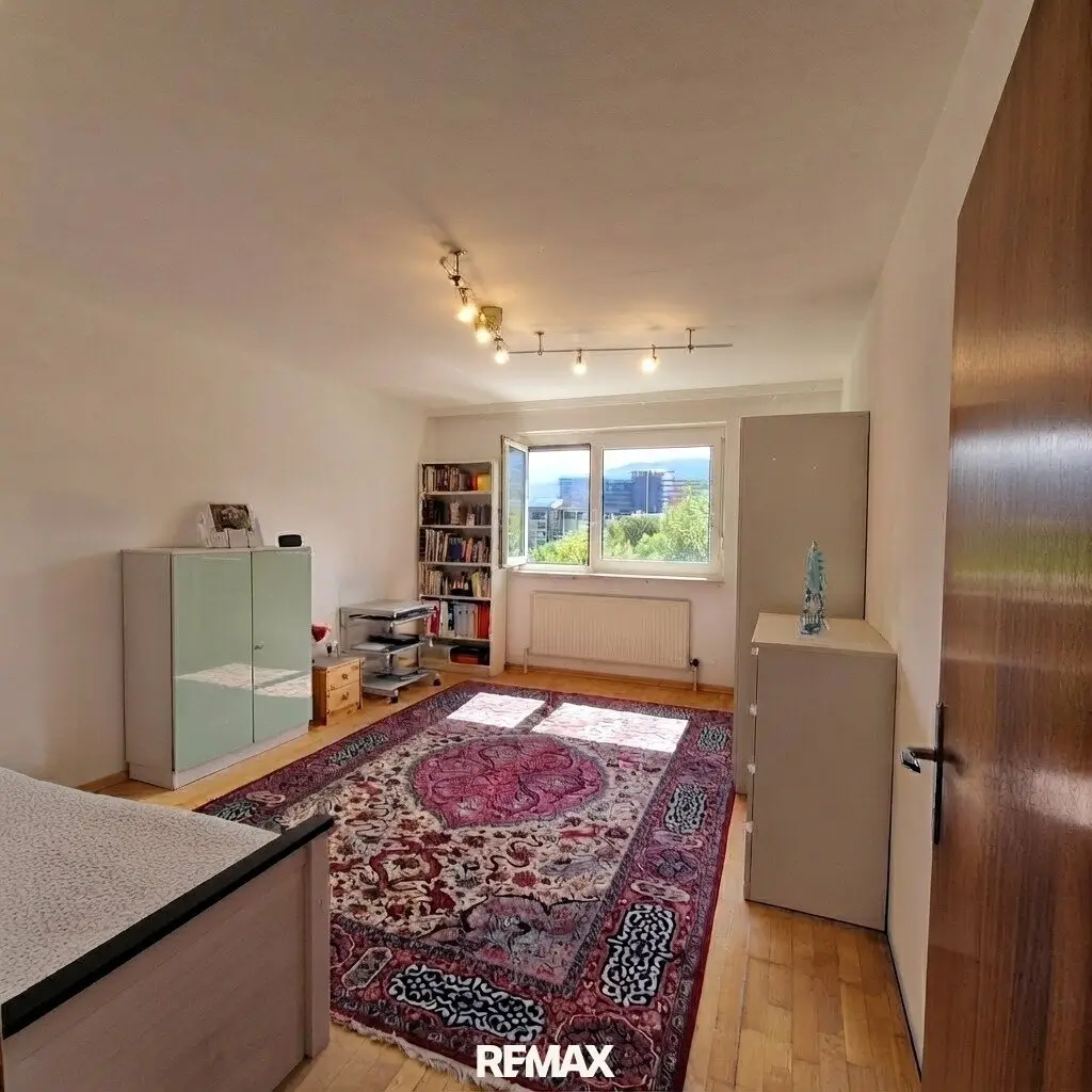 Helle 3,5 Zimmer Wohnung mit Loggia und Tiefgarage in Innsbruck