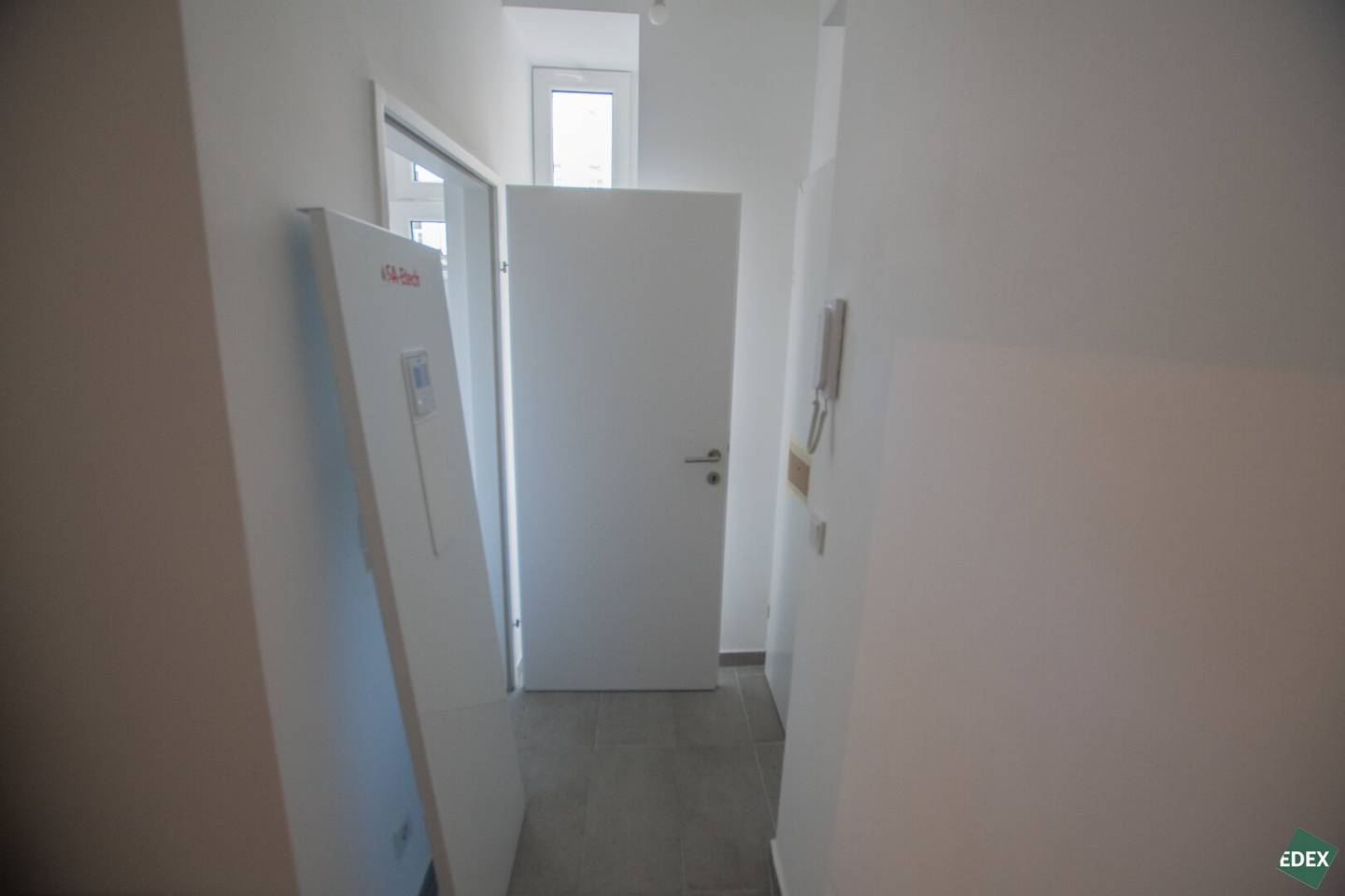Bright commercial space near Brunnengasse