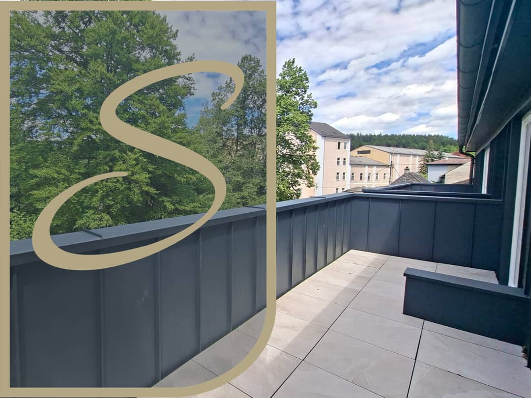 Bright Top-Floor Apartment with Rooftop Terrace and Elevator