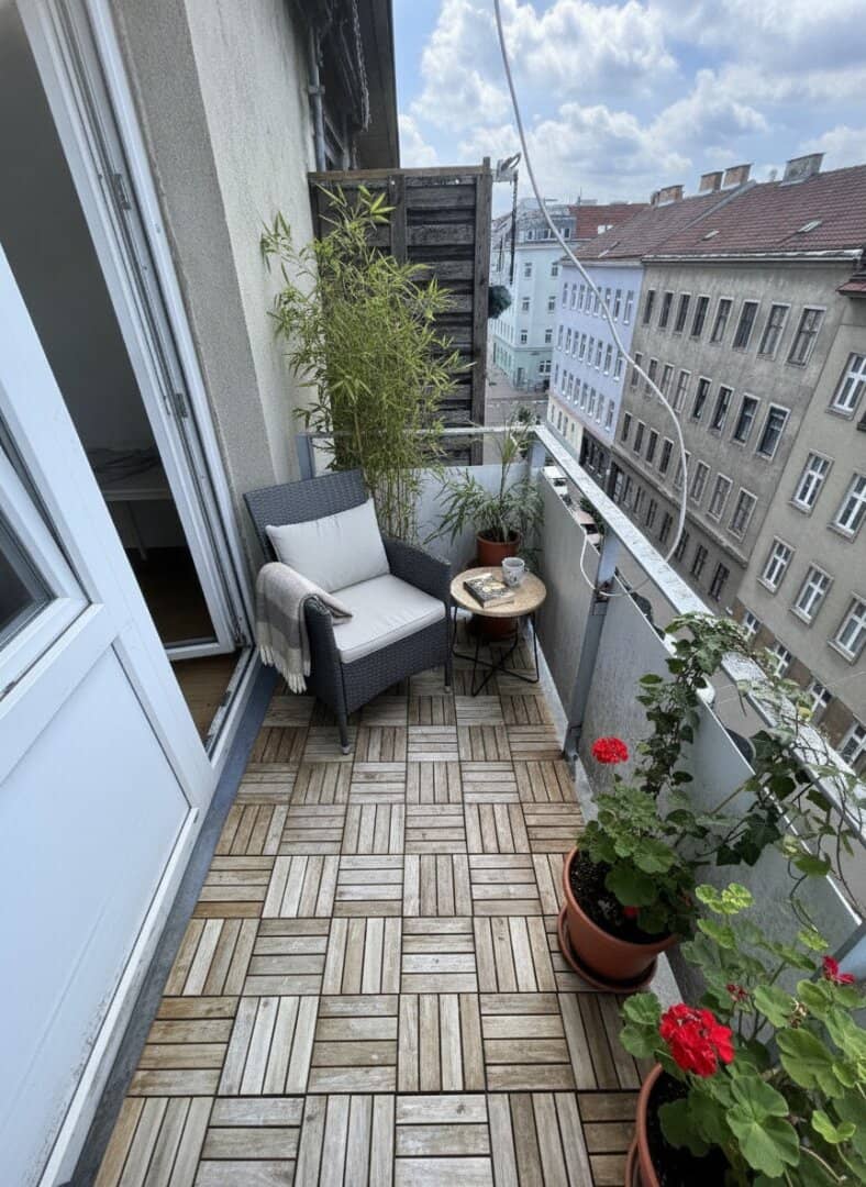 Renovated One-Room Apartment with Balcony near Reumannplatz