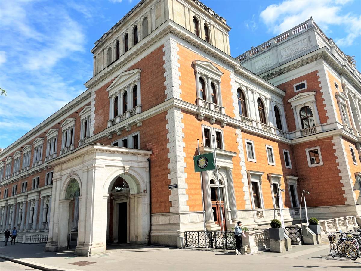 Office Space in Historic Stock Exchange Building by the Ring