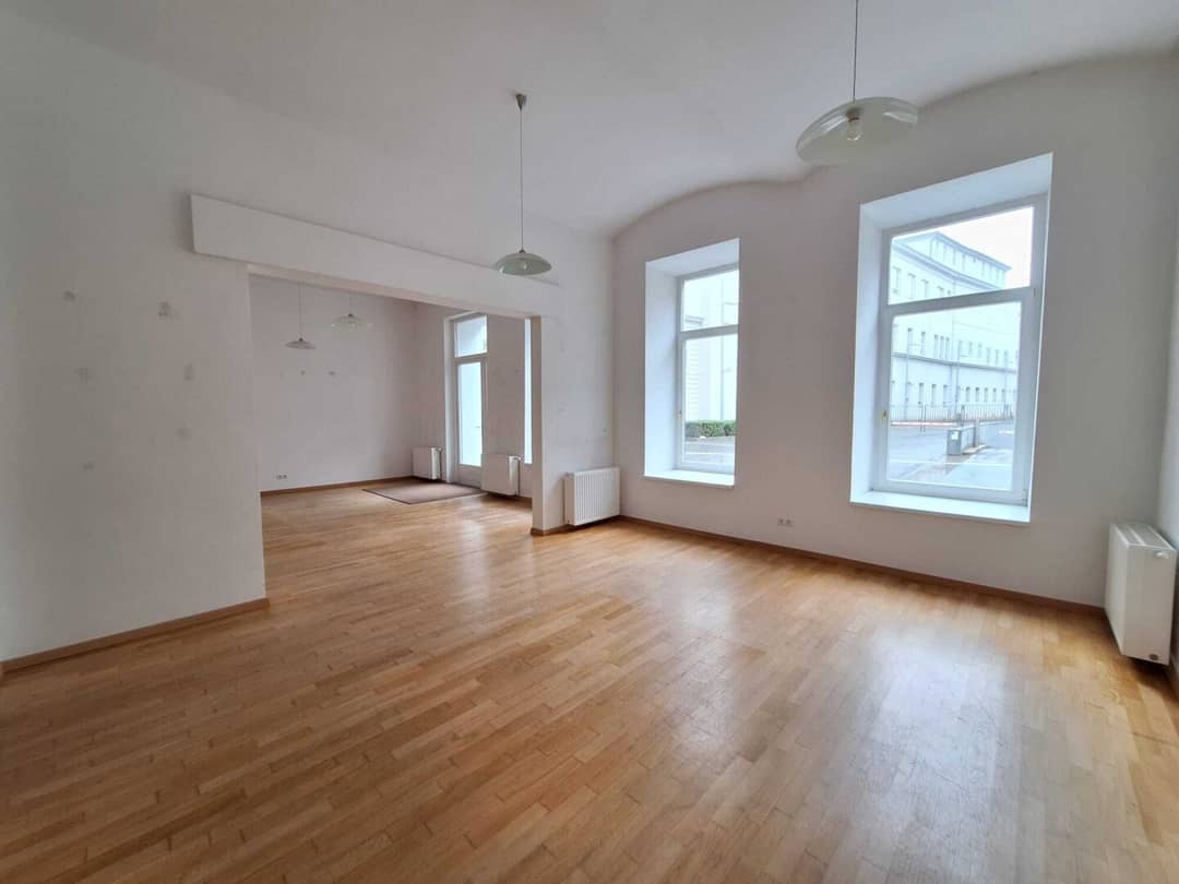 Bright Commercial Space with Parquet in Central Location