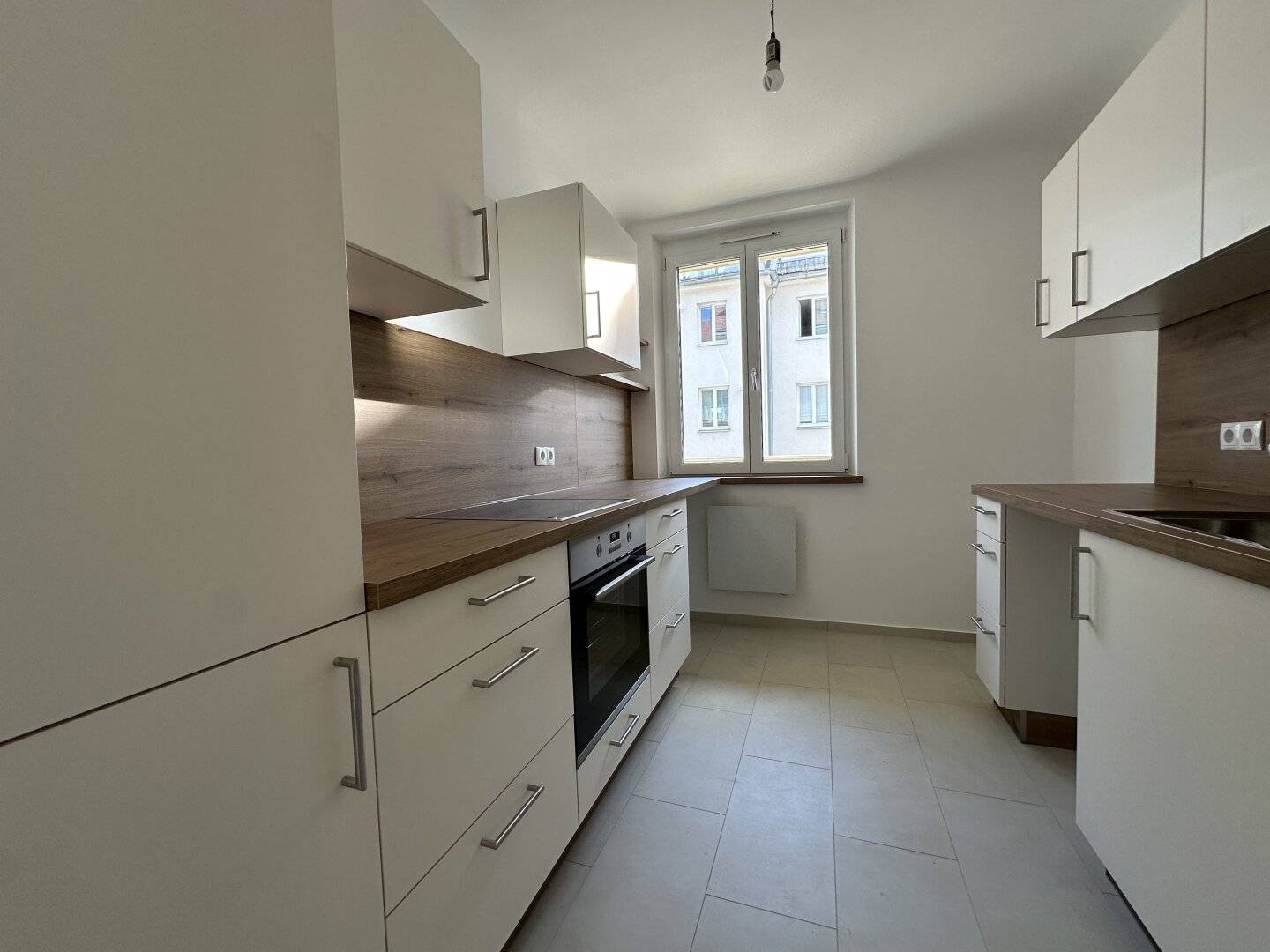 Bright renovated 2-room apartment with balcony in the 4th district