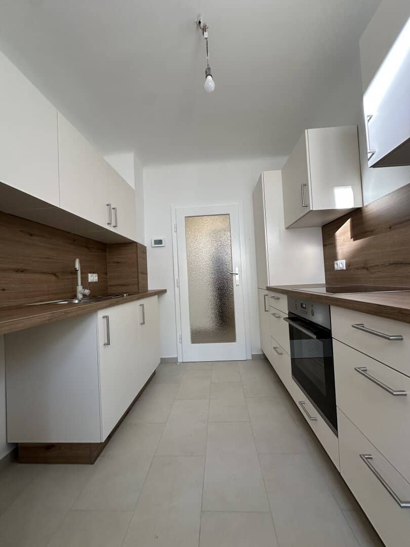 Bright renovated 2-room apartment with balcony in the 4th district