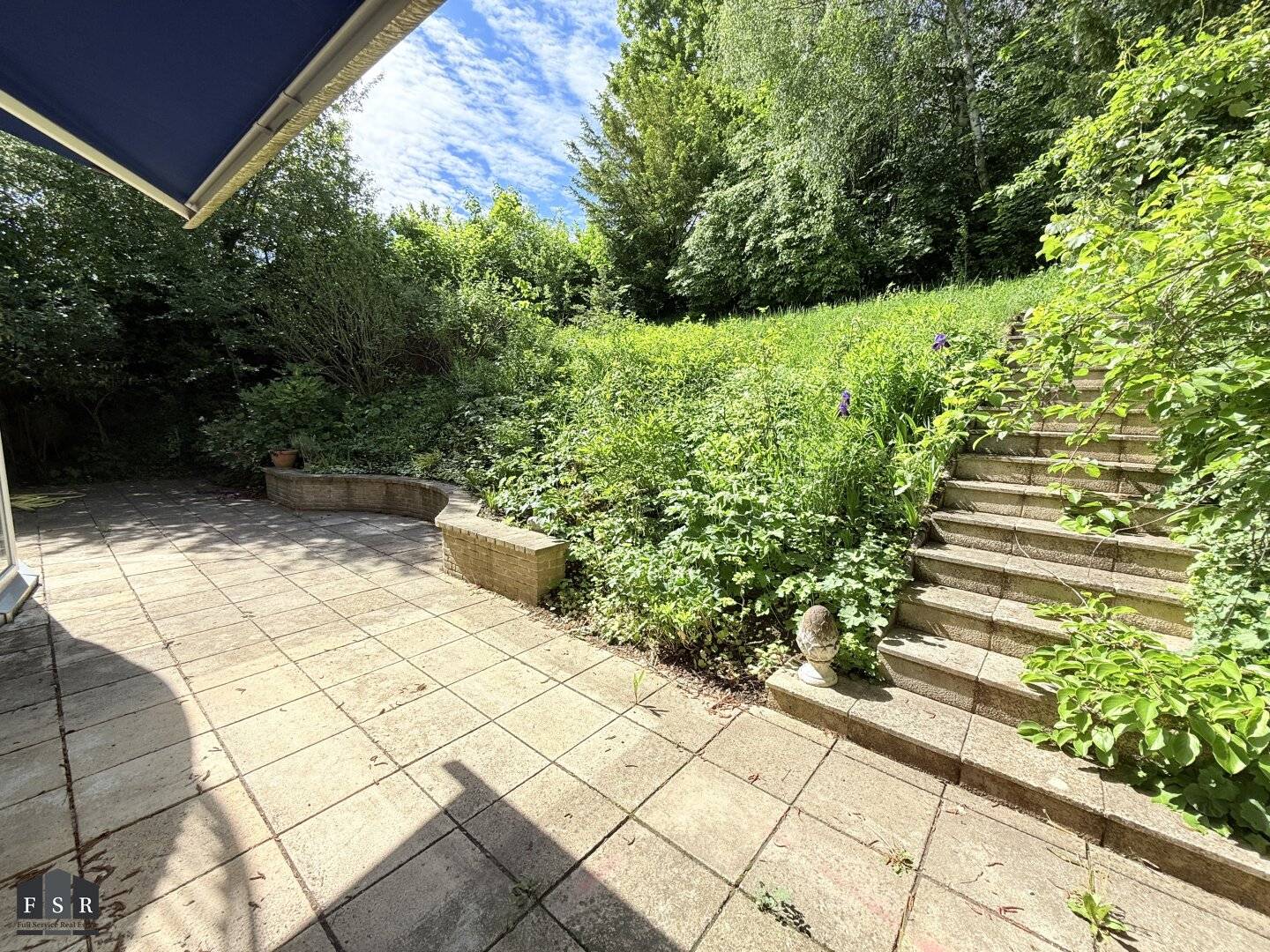 Gartengroße Wohnung mit Sauna im EG