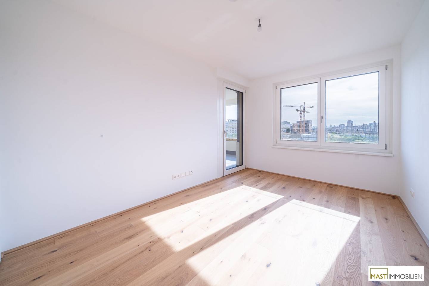 First occupancy 2-room apartment on 4th floor with lift