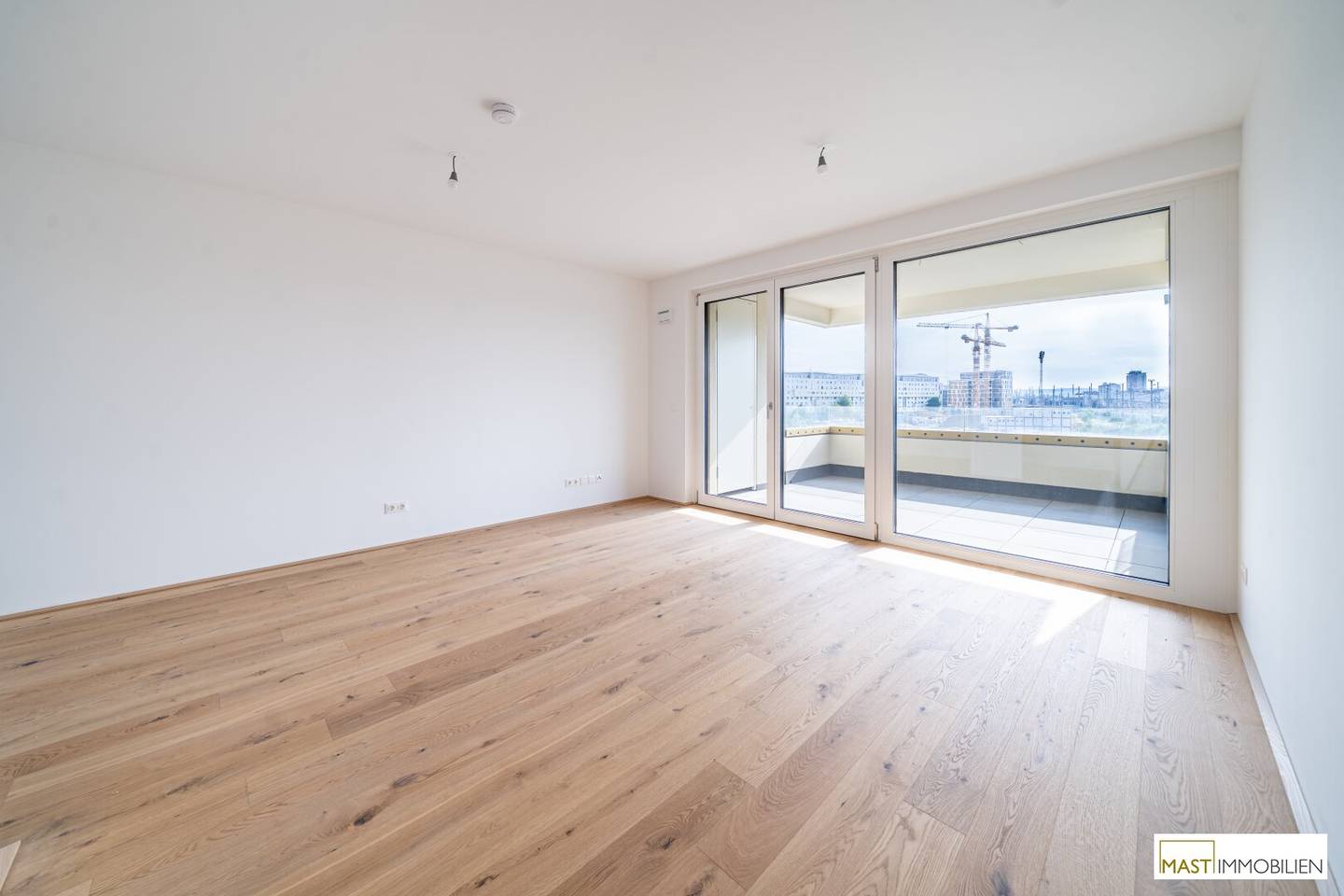 First occupancy 2-room apartment on 4th floor with lift