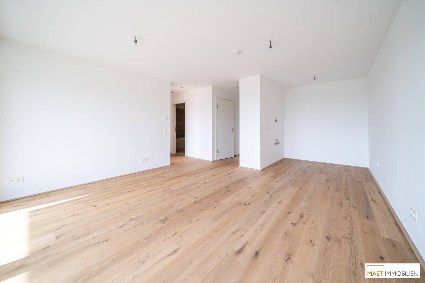 First occupancy 2-room apartment on 4th floor with lift