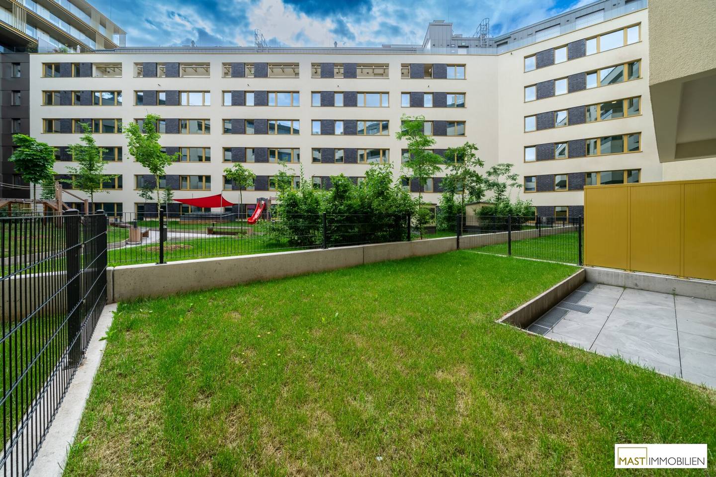 *Erstbezug* 2-Zimmer Gartenwohnung mit über 40qm Freifläche!