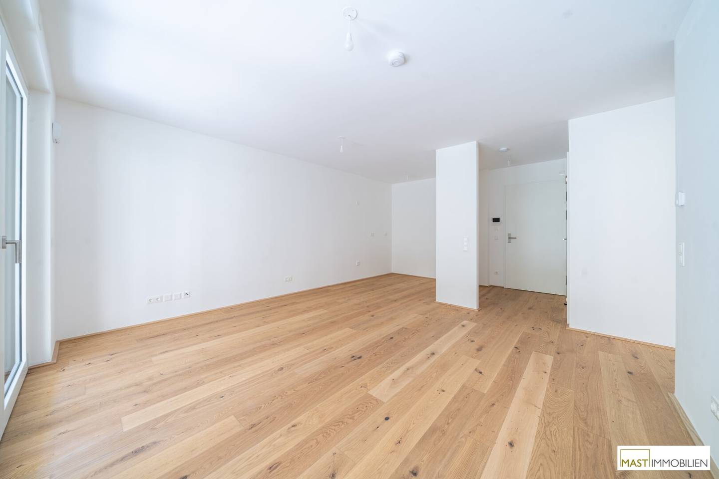 *Erstbezug* 2-Zimmer Gartenwohnung mit über 40qm Freifläche!