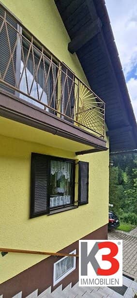Einfamilienhaus mit Bergblick und großem Grundstück in Waldlage