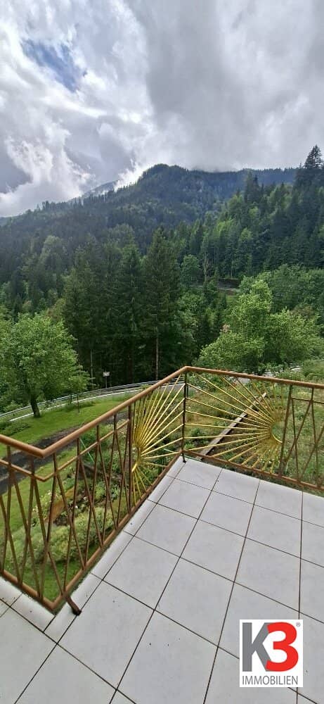 Einfamilienhaus mit Bergblick und großem Grundstück in Waldlage