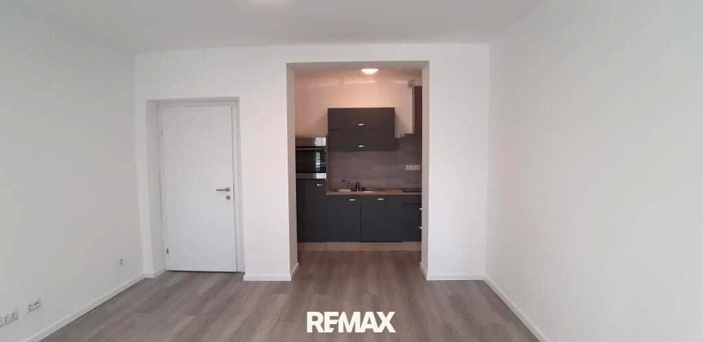 Sanierte Studentenwohnung mit Balkon und Garten