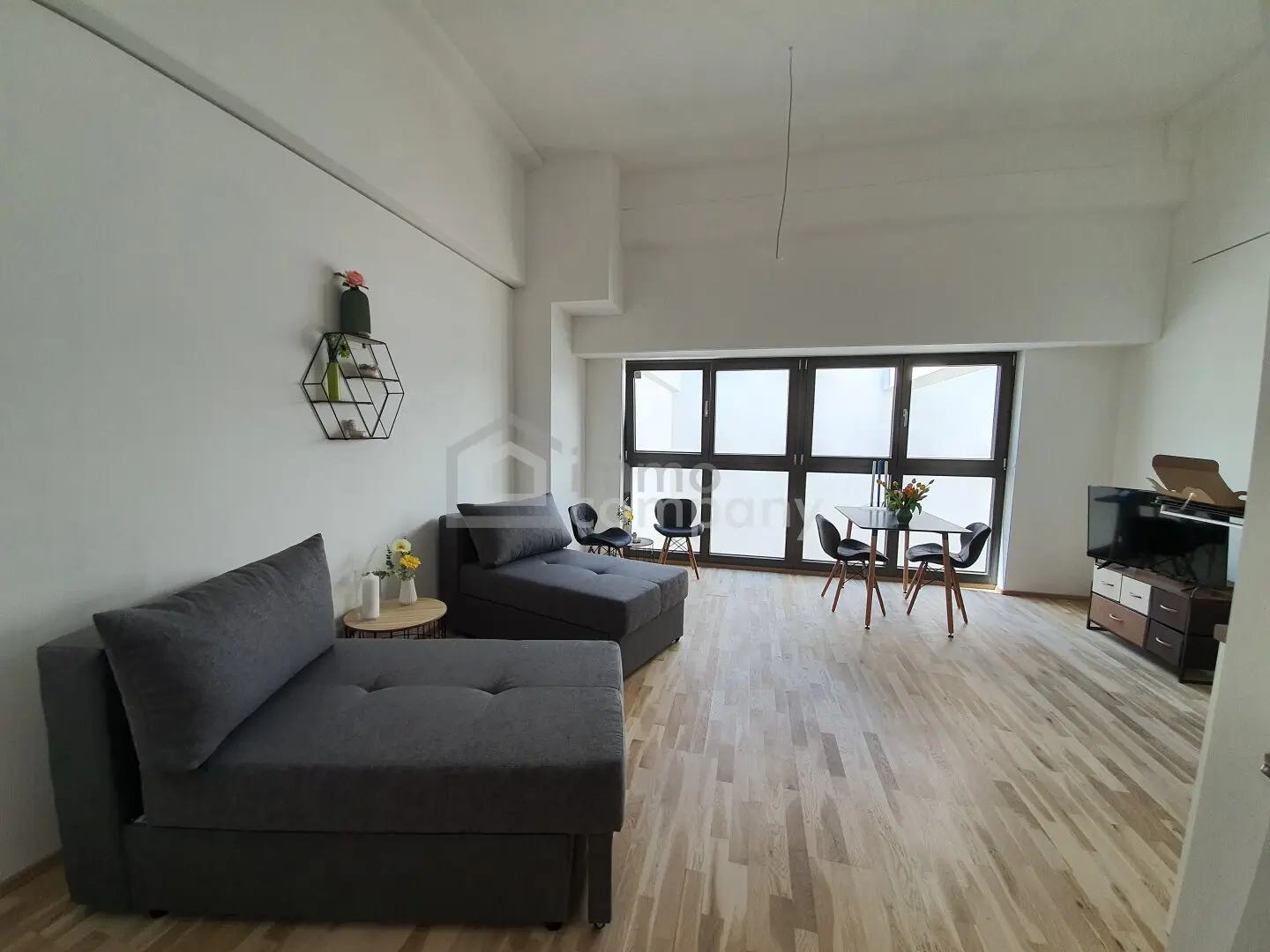 Bright 2 room apartment with loggia and underground parking
