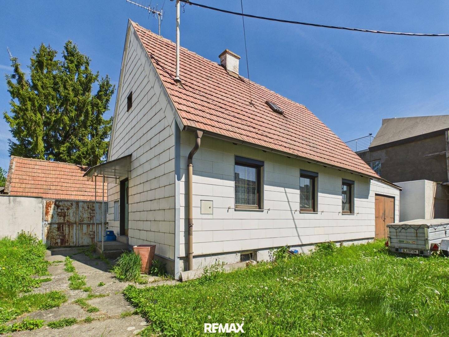 Einfamilienhaus mit Garage und Garten in Bruck