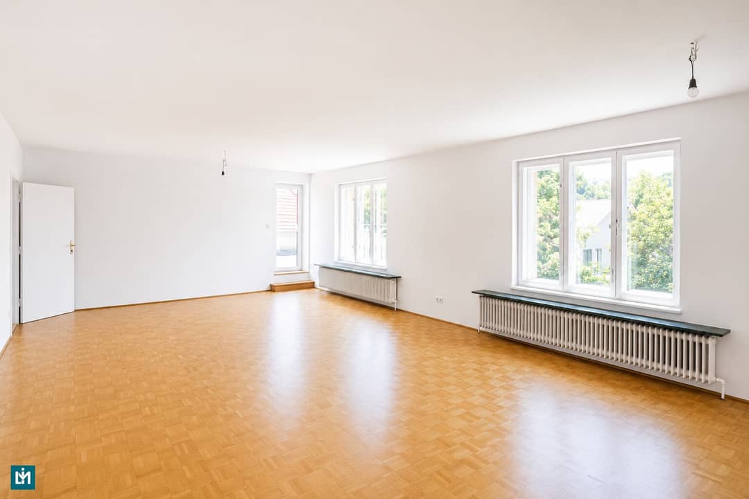 Helle Dachgeschosswohnung mit großzügiger Terrasse in Hietzing