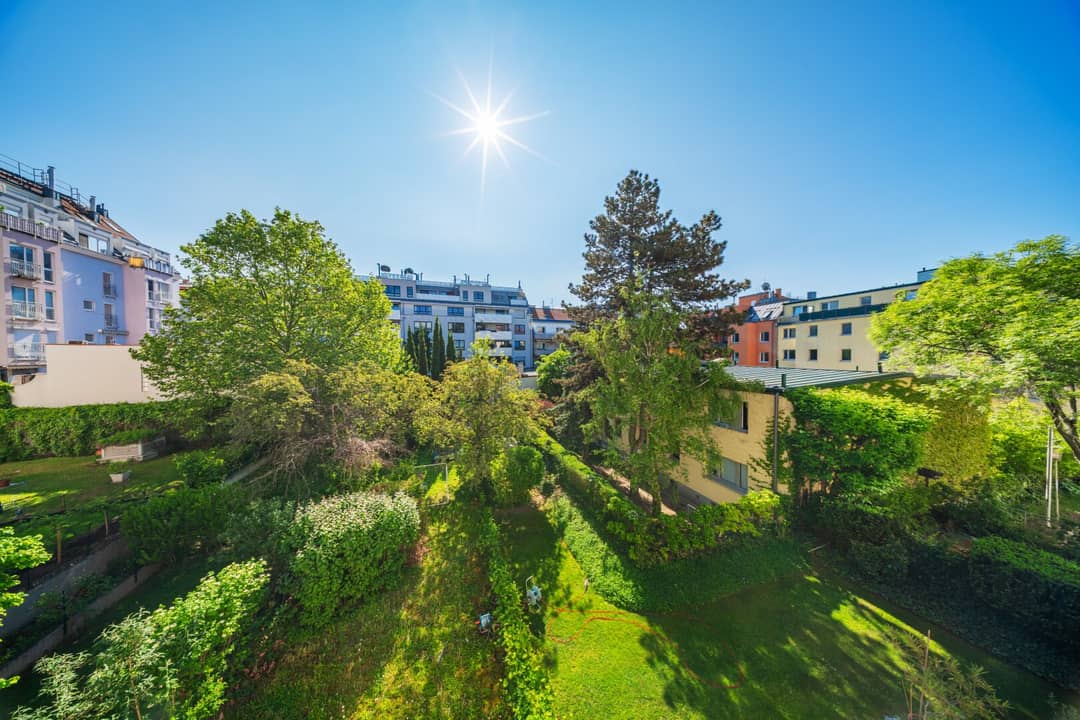 Helle Terrassenwohnung mit Grünblick und Tiefgaragenplatz