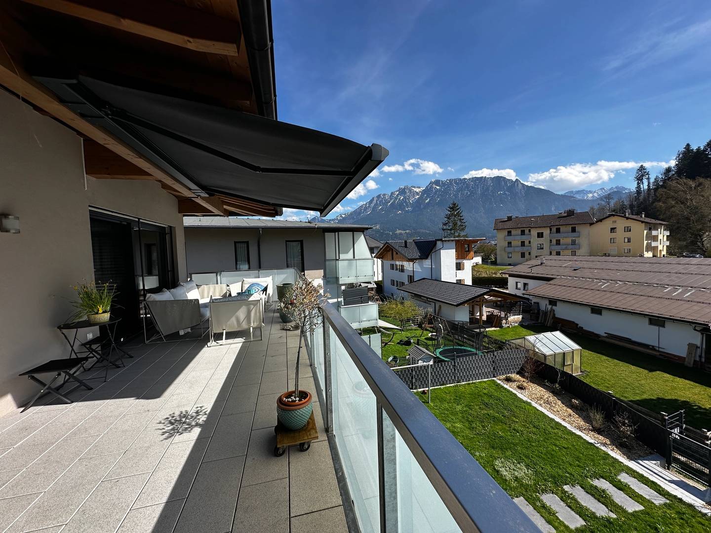 Bright Penthouse with Southwest Terrace and Mountain View in Niederndorf